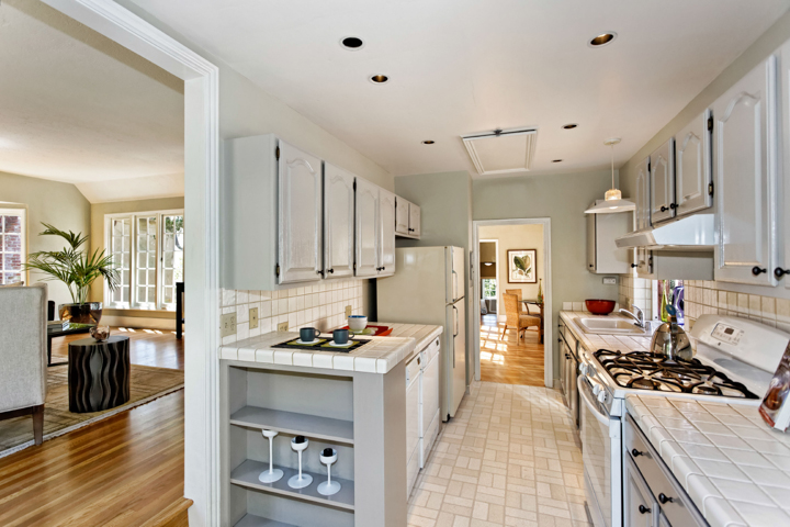 547 Vincente in Thousand Oaks Neighorhood - Kitchen, Living Room, Dining Room